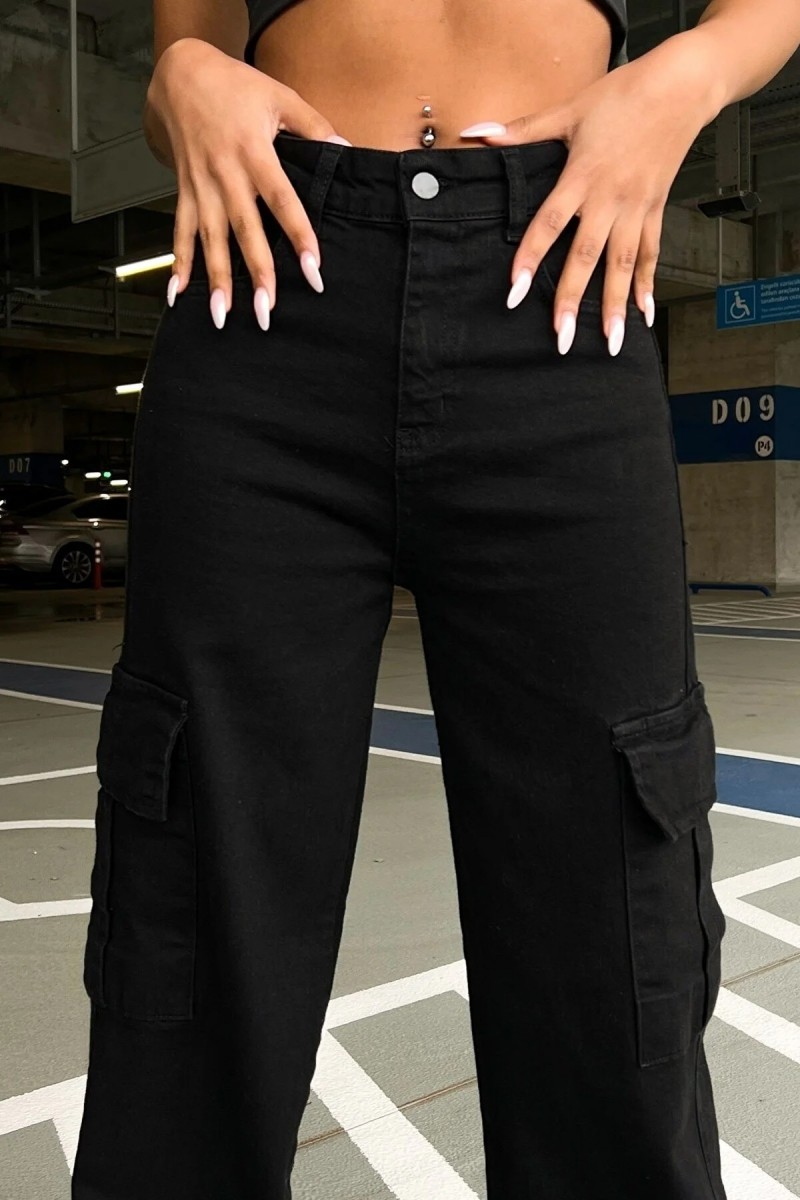 Novella Kadın Siyah Süper Yüksek Bel Solmaz Likralı Arka Cepsiz Model Kargo Jeans