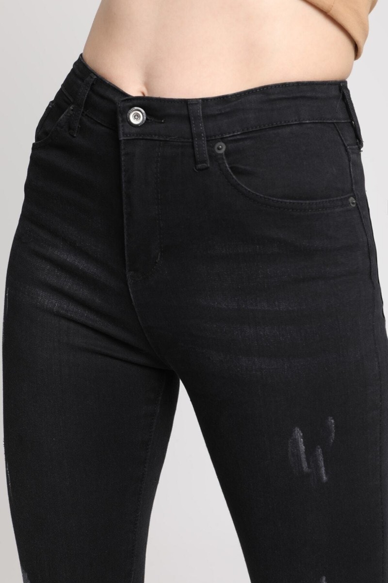 Taslamalı Sıyah Jeans