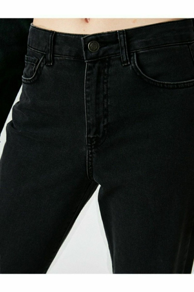 Siyah Likralı Mom Jean Pantolon ( Renk Solmaz ) Siyah Likralı Mom Jean Pantolon ( Renk Solmaz )
