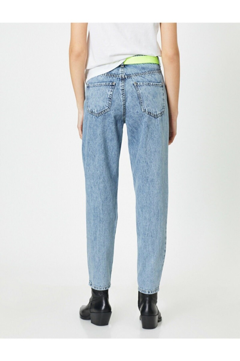 Orta Mavi Likralı Mom Jean Pantolon ( Renk Solmaz )