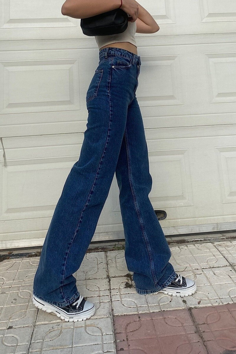Koyu Mavi 90 s Likralı Süper Yüksek Bel Salaş Jeans Palazzo Pantolon. (süper Yüksek) Koyu Mavi 90 s Likralı Süper Yüksek Bel Salaş Jeans Palazzo Pantolon. (süper Yüksek)
