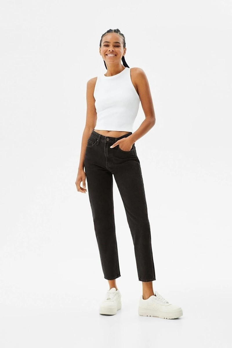 Siyah Yüksek Bel Likralı Reguler Mom Jeans Siyah Yüksek Bel Likralı Reguler Mom Jeans