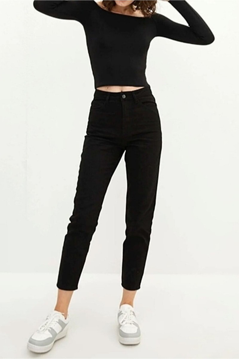 Siyah Yüksek Bel Likralı Mom Jeans Siyah Yüksek Bel Likralı Mom Jeans