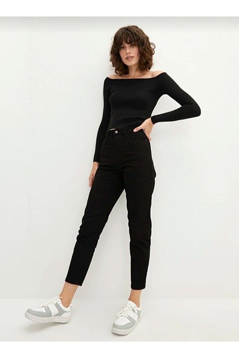 Siyah Yüksek Bel Likralı Mom Jeans Siyah Yüksek Bel Likralı Mom Jeans
