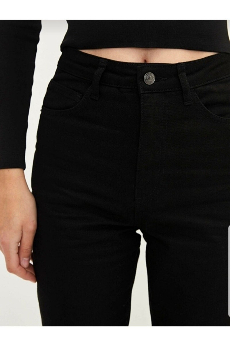 Siyah Yüksek Bel Likralı Mom Jeans Siyah Yüksek Bel Likralı Mom Jeans