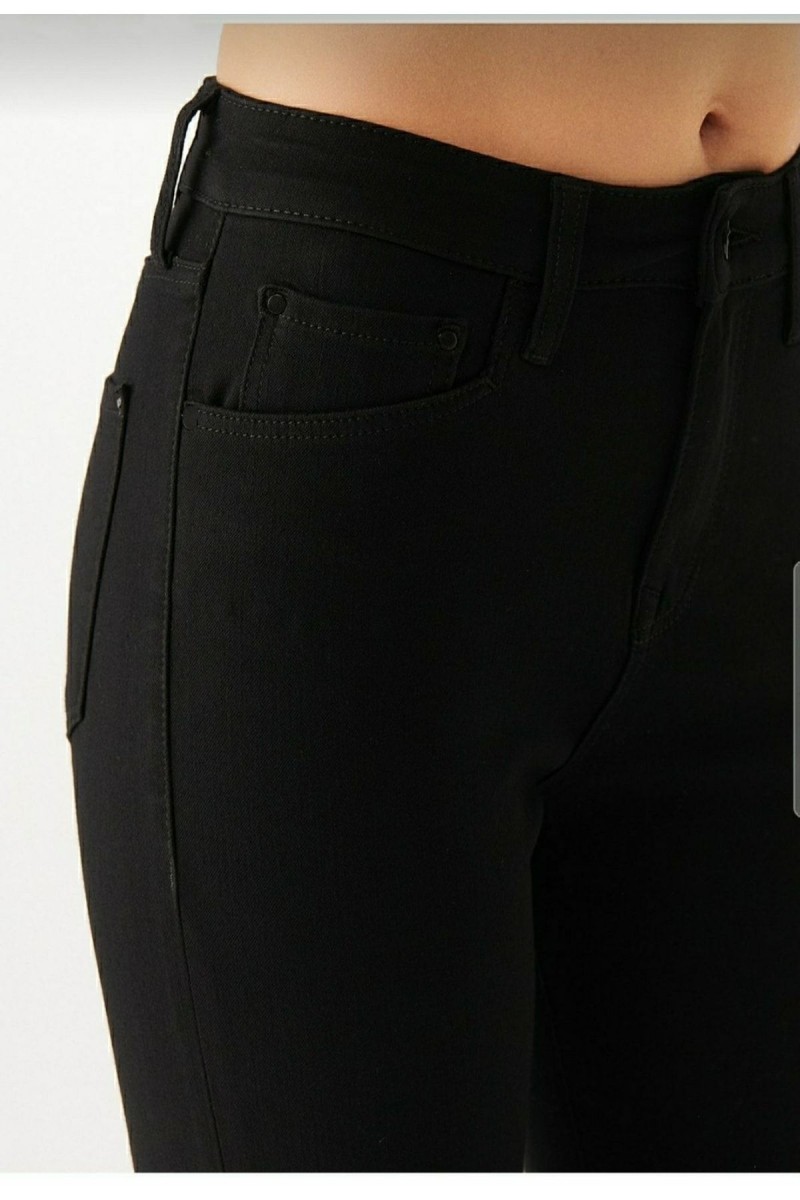 Lucy Solmayan Skinny Jeans Toparlayıcı Kot Pantolon Incecik Gösteriyor Lucy Solmayan Skinny Jeans Toparlayıcı Kot Pantolon Incecik Gösteriyor