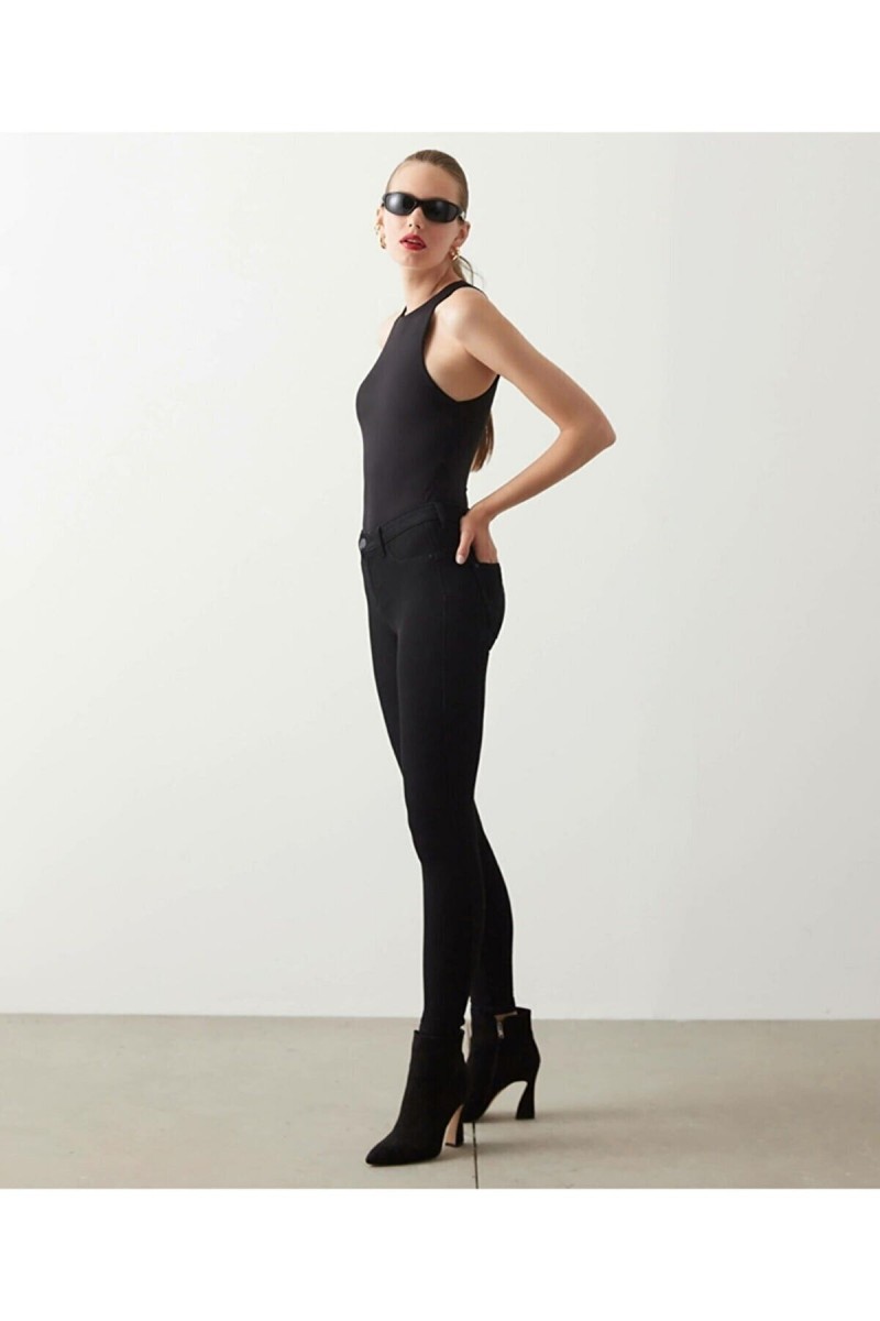 Maria Siyah Yüksek Bel Toparlayıcı Skinny Dar Paça Solmaz Jeans Pantolon Maria Siyah Yüksek Bel Toparlayıcı Skinny Dar Paça Solmaz Jeans Pantolon