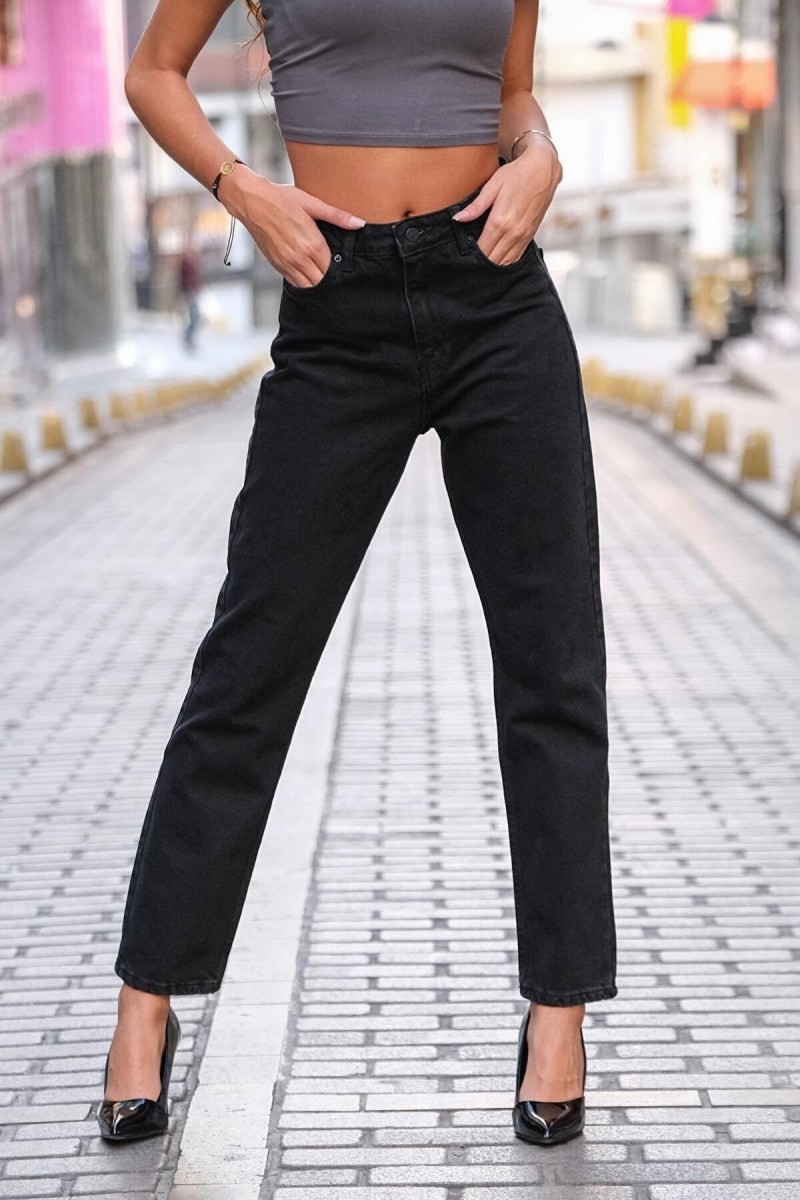 Emesta Siyah Solmaz Mom Jean Kadın Boyfriend Yüksek Bel Power Likra Pantolon Emesta Siyah Solmaz Mom Jean Kadın Boyfriend Yüksek Bel Power Likra Pantolon
