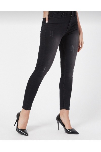 Tırnaklı Taslamalı Sıyah Jeans