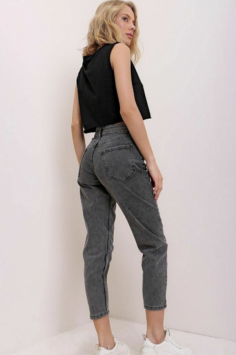 Maria Yüksek Bel Füme Kar Mom Kot Pantolon Likralı Solmaz Füme Ekstra Rahat Mom Jeans Maria Yüksek Bel Füme Kar Mom Kot Pantolon Likralı Solmaz Füme Ekstra Rahat Mom Jeans