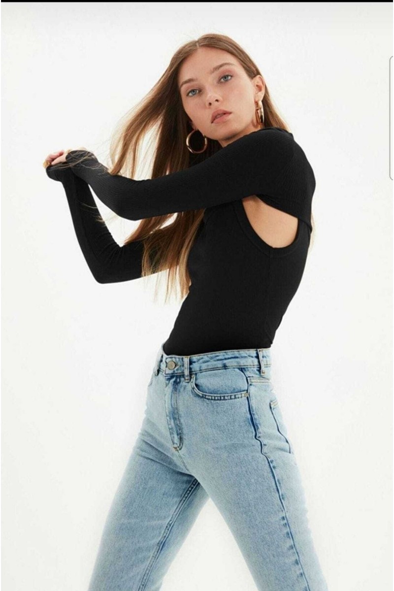 Mavi Yırtmaçlı Yüksek Bel Slim Ispanyol Jeans Mavi Yırtmaçlı Yüksek Bel Slim Ispanyol Jeans