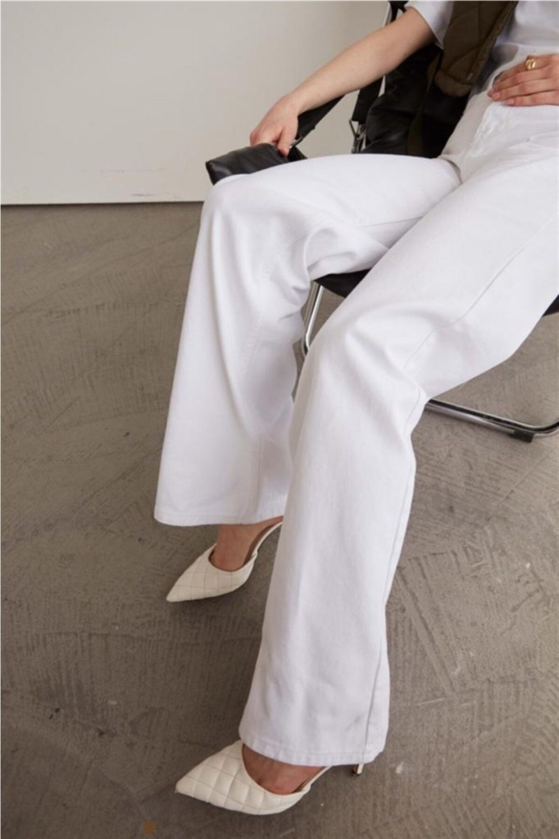 Beyaz Süper Yüksek Bel Salaş Düz Detay Jeans Palazzo Pantolon( Süper Yüksek ) Wide Leg. Beyaz Süper Yüksek Bel Salaş Düz Detay Jeans Palazzo Pantolon( Süper Yüksek ) Wide Leg.