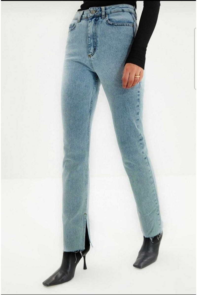 Mavi Yırtmaçlı Yüksek Bel Slim Ispanyol Jeans Mavi Yırtmaçlı Yüksek Bel Slim Ispanyol Jeans