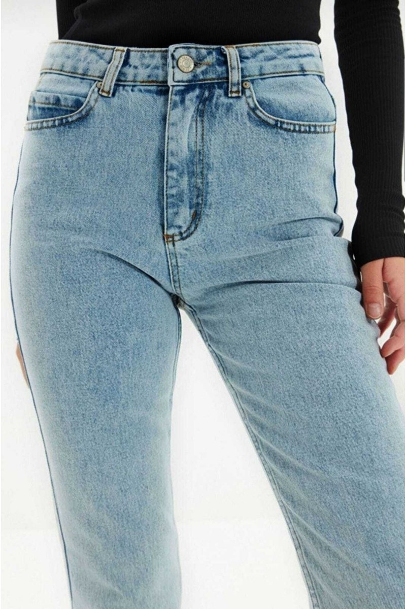 Mavi Yırtmaçlı Yüksek Bel Slim Ispanyol Jeans Mavi Yırtmaçlı Yüksek Bel Slim Ispanyol Jeans