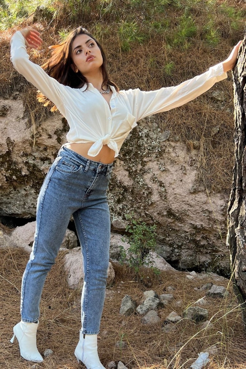 Spanish Yüksek Bel Mavi Kar Yıkama Mom Kot Pantolon Likralı Solmaz Ekstra Rahat Mom Jeans Spanish Yüksek Bel Mavi Kar Yıkama Mom Kot Pantolon Likralı Solmaz Ekstra Rahat Mom Jeans