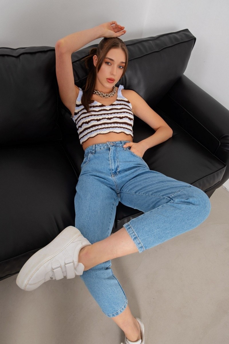 Spanish Yüksek Bel Mavi Mom Kot Pantolon Likralı Solmaz Ekstra Rahat Mom Jeans Spanish Yüksek Bel Mavi Mom Kot Pantolon Likralı Solmaz Ekstra Rahat Mom Jeans