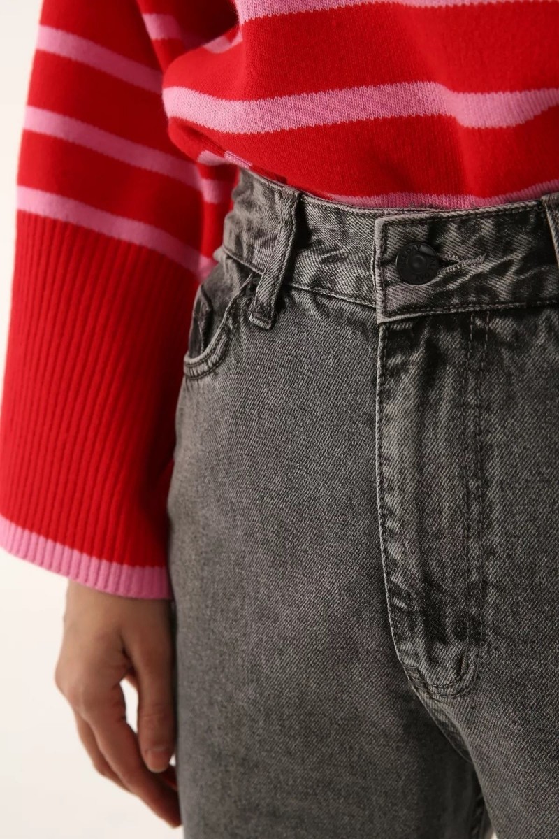 Spanish Yüksek Bel Füme Kar Yıkama Mom Kot Pantolon Likralı Solmaz Ekstra Rahat Mom Jeans Spanish Yüksek Bel Füme Kar Yıkama Mom Kot Pantolon Likralı Solmaz Ekstra Rahat Mom Jeans
